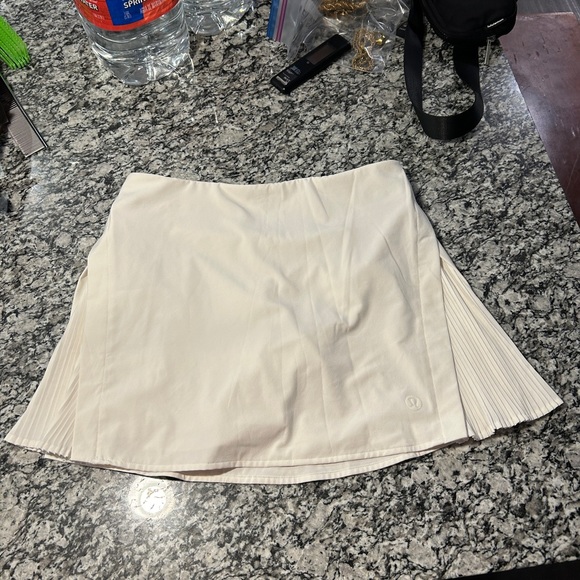lululemon athletica Dresses & Skirts - Lululemon white skirt size 8